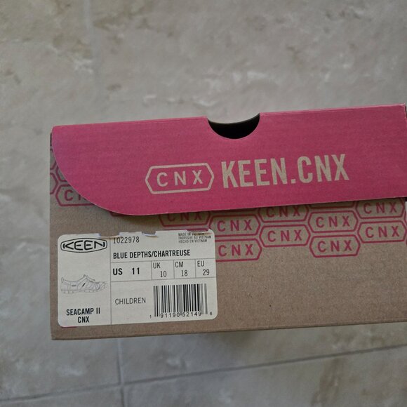 Boys Keen Sandals, size 11 - Picture 2 of 2